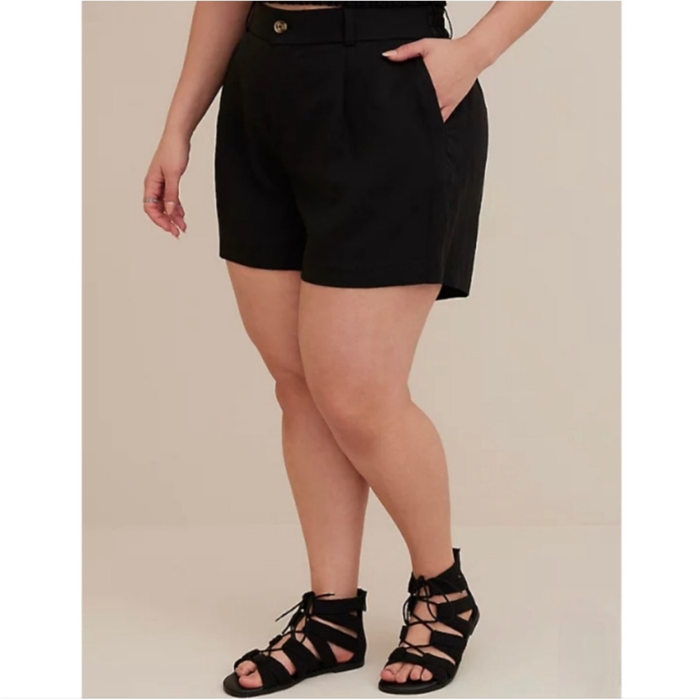 Torrid black flat front linen blend shorts size 20